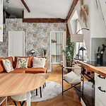Duplex lumineux et chic près des Champs-Élysées