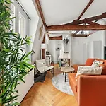Duplex lumineux et chic près des Champs-Élysées